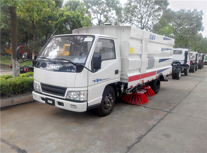 江铃顺达扫路车