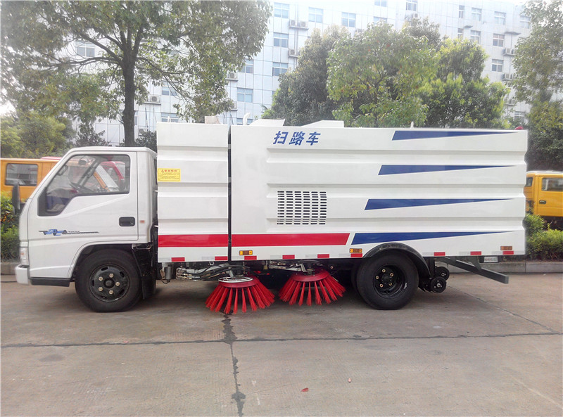 江铃顺达扫路车