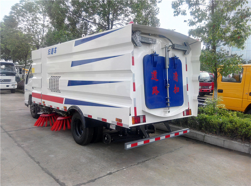 江铃顺达扫路车