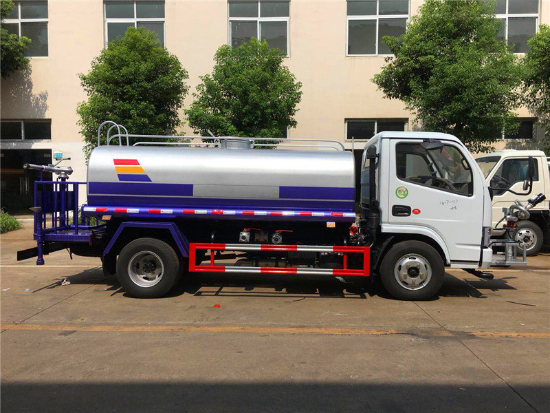 5吨 东风多利卡洒水车