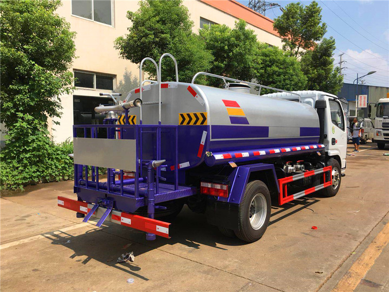 5吨 东风多利卡洒水车